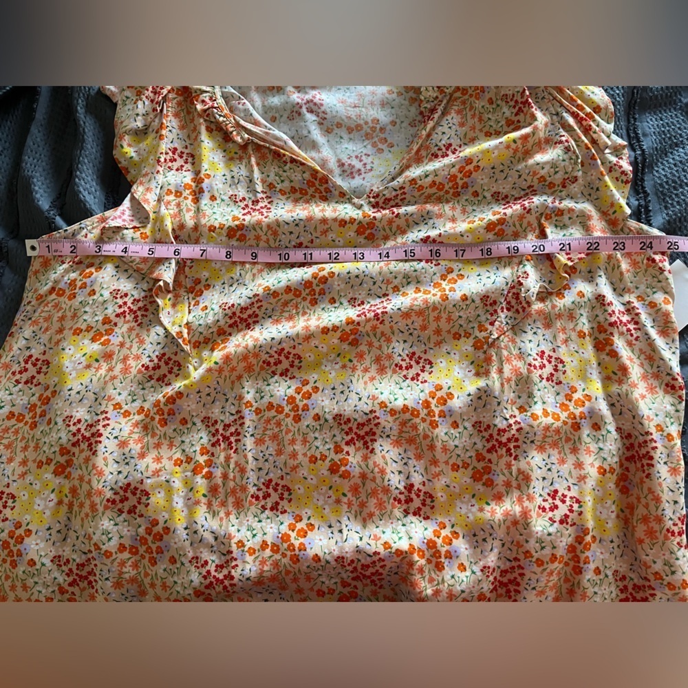 Floral Ruffle Sleeve Top - Picture 5 of 5